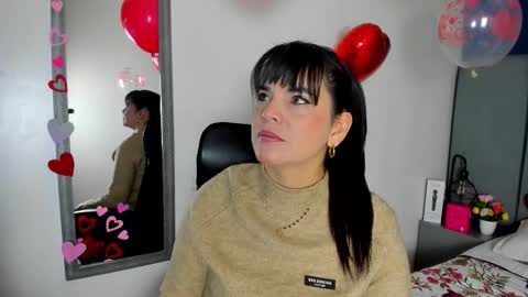 Snapshot of laura_hotties chatting on February 17, 12:45 pm laura hotties online show from February 17, 12:45 pm