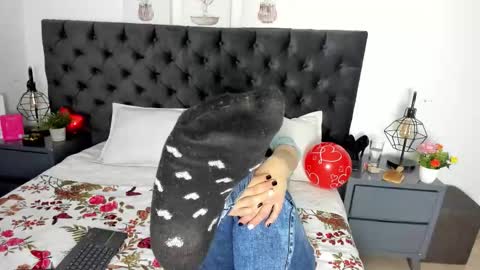 Snapshot of laura_hotties chatting on February 21, 1:01 pm laura hotties online show from February 21, 1:01 pm