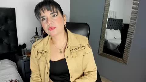 Snapshot of laura_hotties chatting on February 22, 12:58 pm laura hotties online show from February 22, 12:58 pm