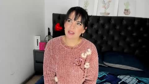 Snapshot of laura_hotties chatting on February 25, 1:21 pm laura hotties online show from February 25, 1:21 pm