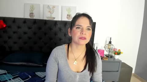 Snapshot of laura_hotties chatting on February 26, 4:39 pm laura hotties online show from February 26, 4:39 pm