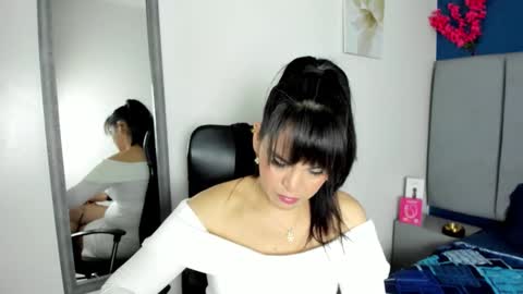 Snapshot of laura_hotties chatting on March 15, 1:06 pm laura hotties online show from March 15, 1:06 pm