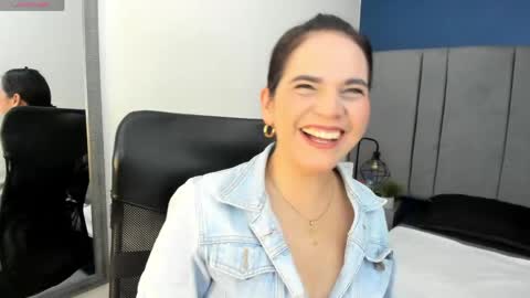 Snapshot of laura_hotties chatting on April 27, 1:20 pm laura hotties online show from April 27, 1:20 pm