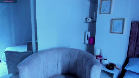Snapshot of laura_hotties chatting on May 8, 6:35 pm laura hotties online show from May 8, 6:35 pm