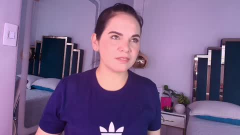 Snapshot of laura_hotties chatting on May 31, 1:07 pm laura hotties online show from May 31, 1:07 pm