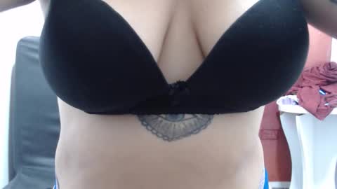 Snapshot of laura_hotyy chatting on October 22, 3:23 pm Laura online show from October 22, 3:23 pm