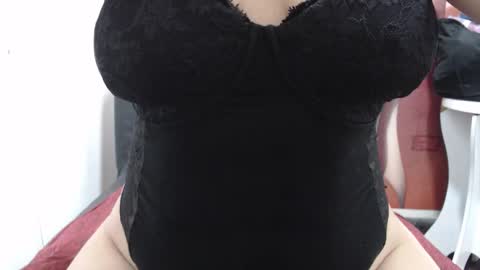 Snapshot of laura_hotyy chatting on November 1, 1:13 pm Laura online show from November 1, 1:13 pm