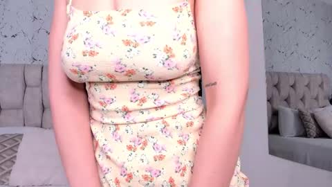 Snapshot of laura_ivy chatting on October 28, 12:30 pm LauraIvy online show from October 28, 12:30 pm