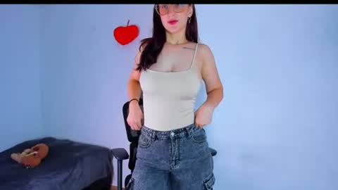 LauraIvy online show from June 19, 1:15 pm