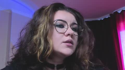 Snapshot of laura_karamazov chatting on October 8, 12:14 pm Miss Laura online show from October 8, 12:14 pm