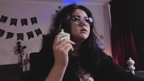 Miss Laura online show from February 19, 9:49 am