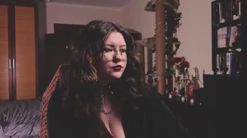 Snapshot of laura_karamazov chatting on June 18, 7:07 pm Miss Laura online show from June 18, 7:07 pm