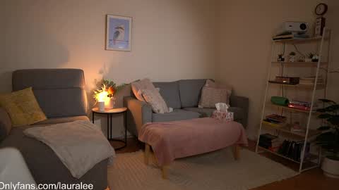 Laura Lee. online show from May 2, 2:05 am