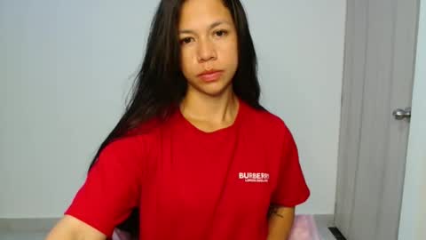 Snapshot of laura_macias chatting on February 1, 10:47 am lau online show from February 1, 10:47 am