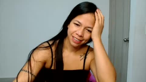 Snapshot of laura_macias chatting on August 1, 9:19 am lau online show from August 1, 9:19 am