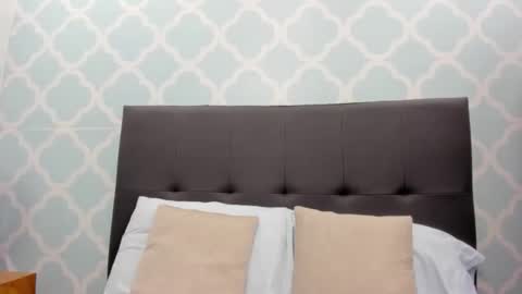 L A U R A online show from January 19, 12:09 pm