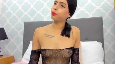 L A U R A online show from February 3, 12:21 pm