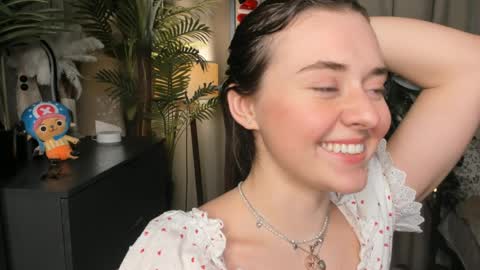 Snapshot of laura_mutti chatting on April 2, 4:04 pm Samantha online show from April 2, 4:04 pm