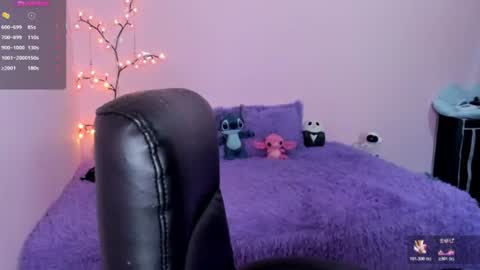 Snapshot of laura_olssen chatting on June 30, 1:23 pm Kate online show from June 30, 1:23 pm