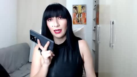 Laura online show from February 11, 10:07 pm