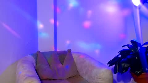 laura_pink01 online show from February 5, 12:20 am