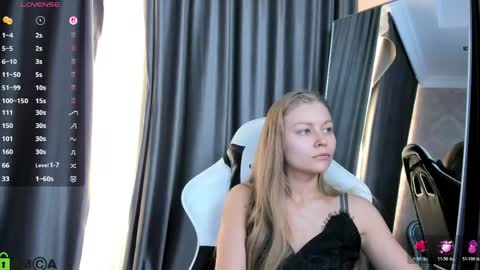 Snapshot of laura_pudd chatting on April 16, 9:54 am Laura online show from April 16, 9:54 am