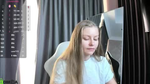 Snapshot of laura_pudd chatting on April 30, 2:01 pm Laura online show from April 30, 2:01 pm
