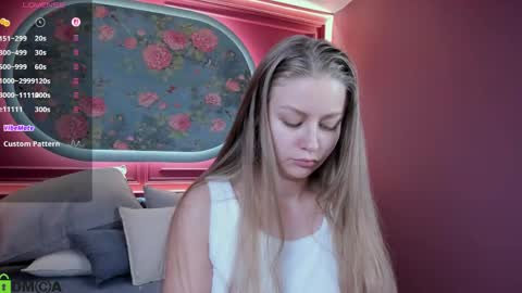 Snapshot of laura_pudd chatting on May 22, 9:59 am Laura online show from May 22, 9:59 am