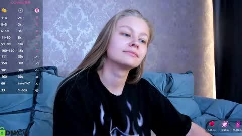 Snapshot of laura_pudd chatting on June 6, 4:01 pm Laura online show from June 6, 4:01 pm