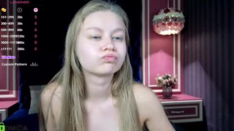 Snapshot of laura_pudd chatting on June 7, 9:57 am Laura online show from June 7, 9:57 am