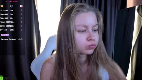 Snapshot of laura_pudd chatting on June 8, 10:04 am Laura online show from June 8, 10:04 am