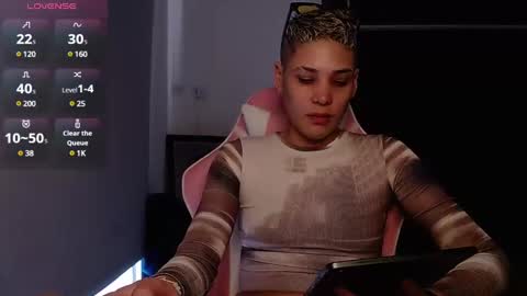 Laura Rose online show from December 7, 8:27 pm