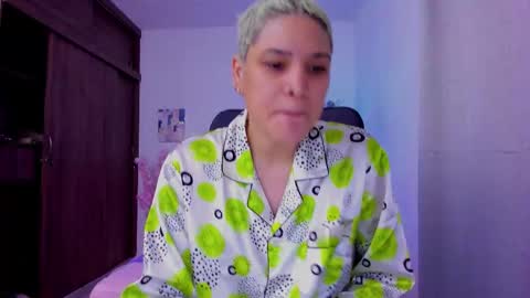 Snapshot of laura_r23 chatting on September 25, 11:14 am Laura Rose online show from September 25, 11:14 am