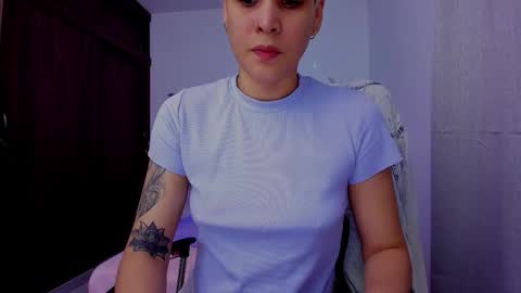 Snapshot of laura_r23 chatting on September 26, 2:15 am Laura Rose online show from September 26, 2:15 am