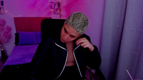 Snapshot of laura_r23 chatting on September 30, 10:48 pm Laura Rose online show from September 30, 10:48 pm