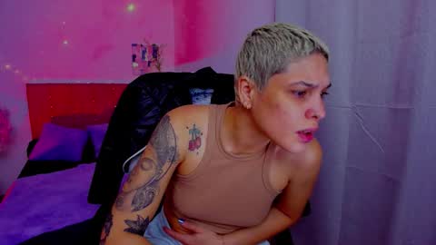 Snapshot of laura_r23 chatting on October 2, 12:28 am Laura Rose online show from October 2, 12:28 am