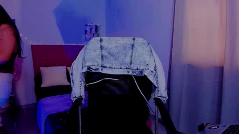 Snapshot of laura_r23 chatting on October 2, 6:59 pm Laura Rose online show from October 2, 6:59 pm