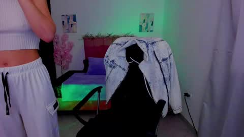 Snapshot of laura_r23 chatting on October 3, 2:03 pm Laura Rose online show from October 3, 2:03 pm