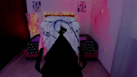 Snapshot of laura_r23 chatting on October 6, 11:18 am Laura Rose online show from October 6, 11:18 am