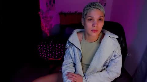 Snapshot of laura_r23 chatting on October 9, 3:04 am Laura Rose online show from October 9, 3:04 am