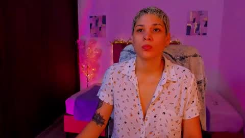 Snapshot of laura_r23 chatting on October 13, 6:19 pm Laura Rose online show from October 13, 6:19 pm