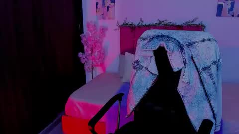 Snapshot of laura_r23 chatting on October 18, 6:41 pm Laura Rose online show from October 18, 6:41 pm