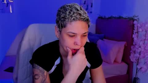 Snapshot of laura_r23 chatting on October 28, 3:14 pm Laura Rose online show from October 28, 3:14 pm