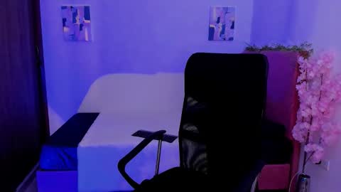 Snapshot of laura_r23 chatting on November 3, 5:25 pm Laura Rose online show from November 3, 5:25 pm