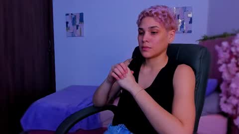 Laura Rose online show from December 17, 5:13 am