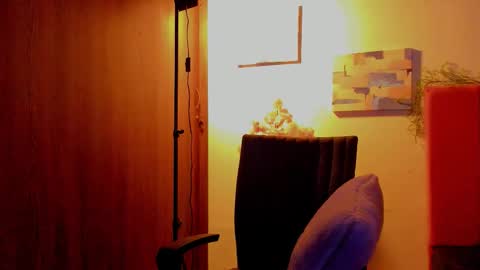 Laura Rose online show from March 15, 7:25 am