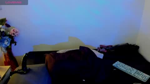 Snapshot of laura_sinner chatting on June 26, 6:56 pm Laura online show from June 26, 6:56 pm