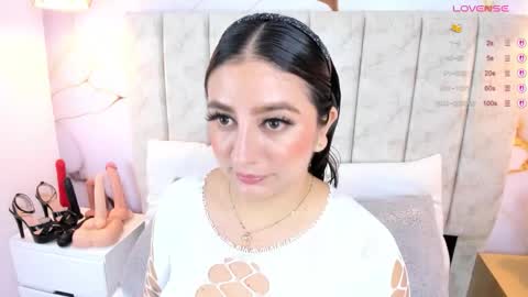 Snapshot of laura_smith12 chatting on November 28, 7:05 pm Laura Smith online show from November 28, 7:05 pm