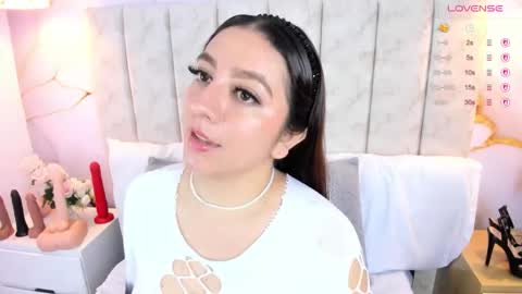 Snapshot of laura_smith12 chatting on December 13, 11:10 pm Laura Smith online show from December 13, 11:10 pm