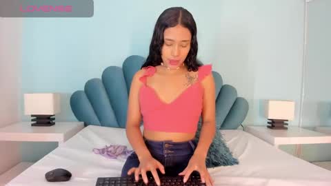 laura online show from December 12, 2:33 pm